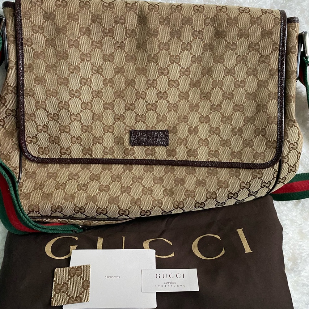 😍SOLD😍

Aythentic GG flap messenger bag